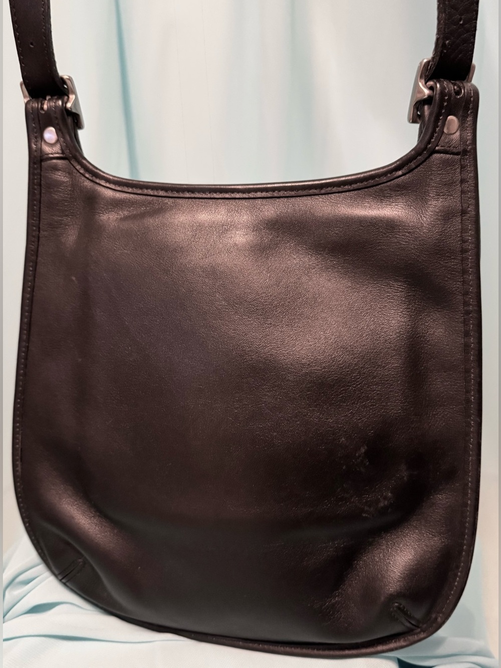 Classic Black Leather Crossbody Shoulder Bag - Sleek Everyday Carry 9135 - Picture 2 of 10
